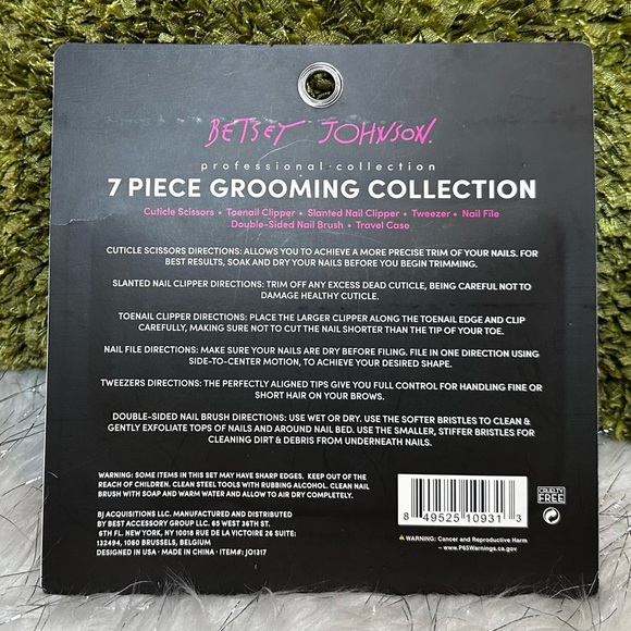 Betsey Johnson 7pc Grooming Kit - Picture 2 of 2